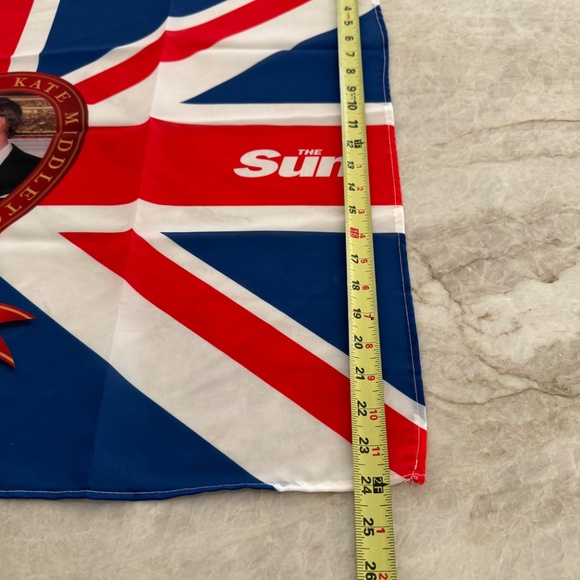 British Royal Family Memorabilia including Diana & Charles Wedding Tray - Picture 6 of 8